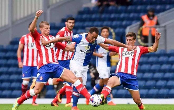 使得那不勒 使得那不勒